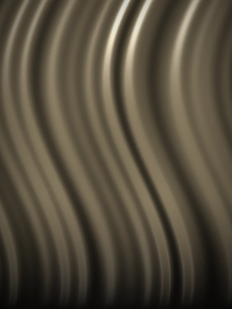 Materialstudie: sandfarbenes Gewebe, breite ruhige Falten in warmem Beige.